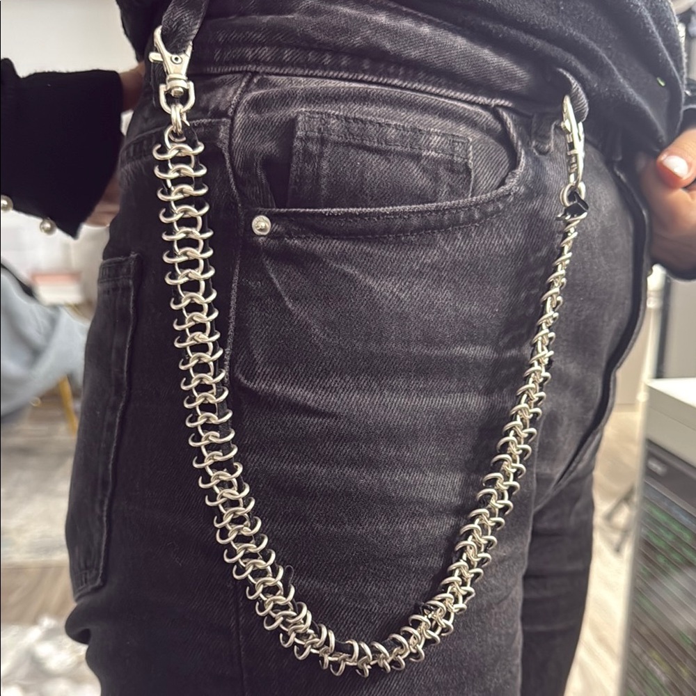 Elegant Silver and Black Chain Wallet Chain